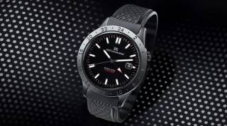 Sjöö Sandström Royal Steel Worldtimer med svart urtavla och svart armband