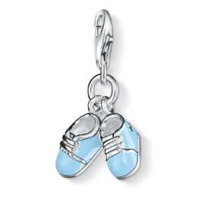 Thomas Sabo Charm Pendant Blue Baby Shoes 0822-007-1, handla denna klocka online eller i butik hos klockmaster
