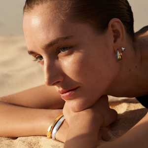 Georg Jensen Curve Örhängen Small - Silver 10017500, handla denna klocka online eller i butik hos klockmaster