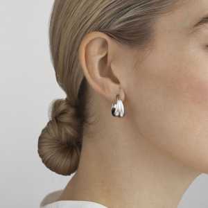 Georg Jensen Curve Örhängen Medium - Silver 10017502, handla denna klocka online eller i butik hos klockmaster