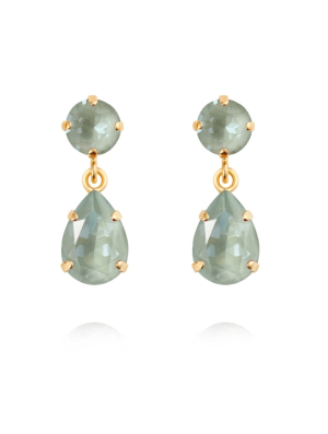 Caroline Svedbom Mini Drop Örhängen - Guld / Agave Ignite 100271139401, handla denna klocka online eller i butik hos klockmaster