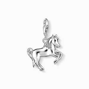 Thomas Sabo Charm Pendant Horse 1074-007-12, handla denna klocka online eller i butik hos klockmaster