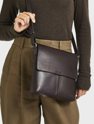 Saddler Oslo Axelremsväska - Mörkbrun 111760004000, handla denna klocka online eller i butik hos klockmaster