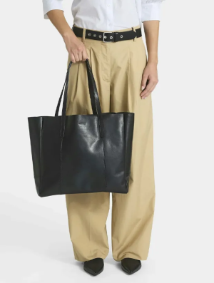 Saddler Garda Toteväska - Svart 116700001000, handla denna klocka online eller i butik hos klockmaster