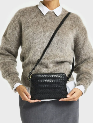 Saddler Idun Axelremsväska - Svart 118390001000, handla denna klocka online eller i butik hos klockmaster