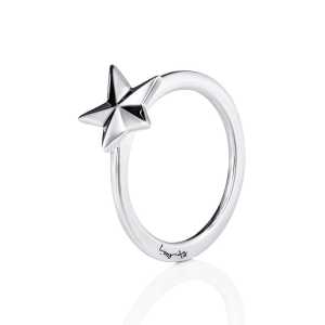 Efva Attling Ring Catch A Falling Star - Silver 13-100-01985-1700, handla denna klocka online eller i butik hos klockmaster