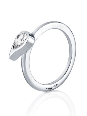 Efva Attling Sparkle Of Life Ring 17,5mm Vit Topas 13-100-02447-1750, handla denna klocka online eller i butik hos klockmaster