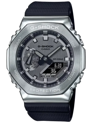 CASIO G-Shock Star Wars The Mandalorian™ & Grogu™ GM-2100-1AER-MAN, handla denna klocka online eller i butik hos klockmaster