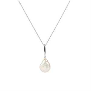 Emma Israelsson Baroque Pearl Halsband Silver neck137, handla denna klocka online eller i butik hos klockmaster