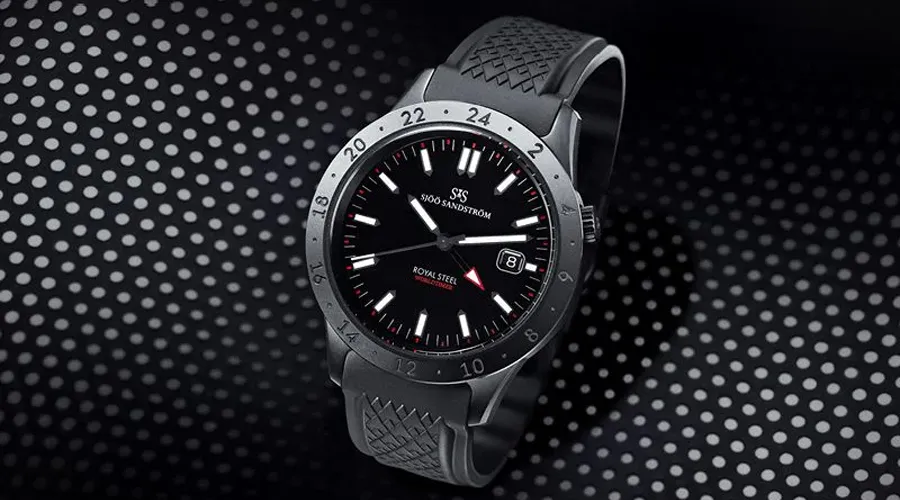 Sjöö Sandström Royal Steel Worldtimer med svart urtavla och svart armband