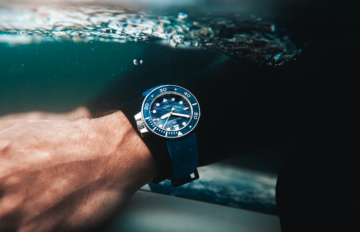 Sjöö Sandström Landsort 459m 42,5mm, klocka som du kan handla till bra pris hos oss på Klockmaster.