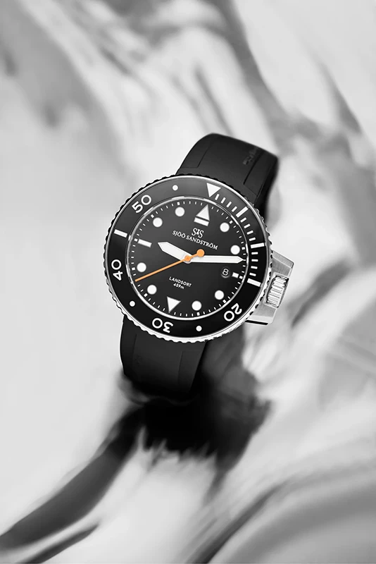 Sjöö Sandström Landsort 459m 42,5mm, klocka som du kan handla till bra pris hos oss på Klockmaster.