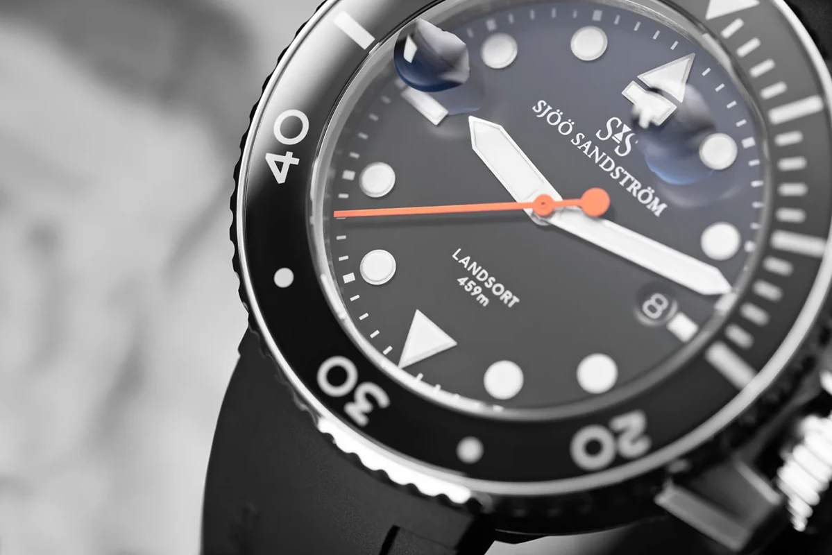 Sjöö Sandström Landsort 459m 42,5mm, klocka som du kan handla till bra pris hos oss på Klockmaster.