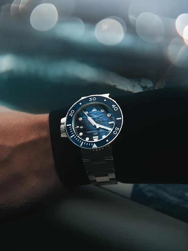 Sjöö Sandström Landsort 459m 42,5mm, klocka som du kan handla till bra pris hos oss på Klockmaster.