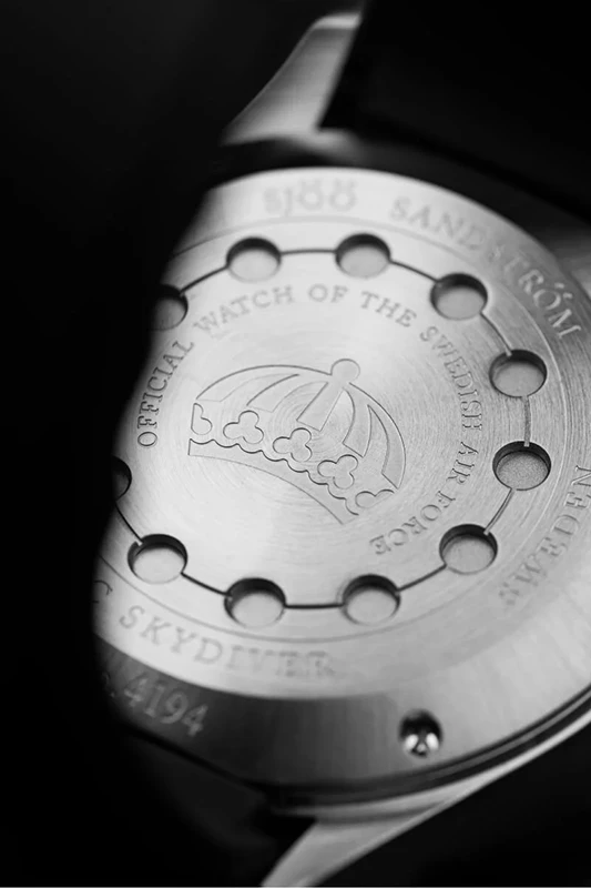 Sjöö Sandström UTC Skydiver 44mm, klocka som du kan handla till bra pris hos oss på Klockmaster.