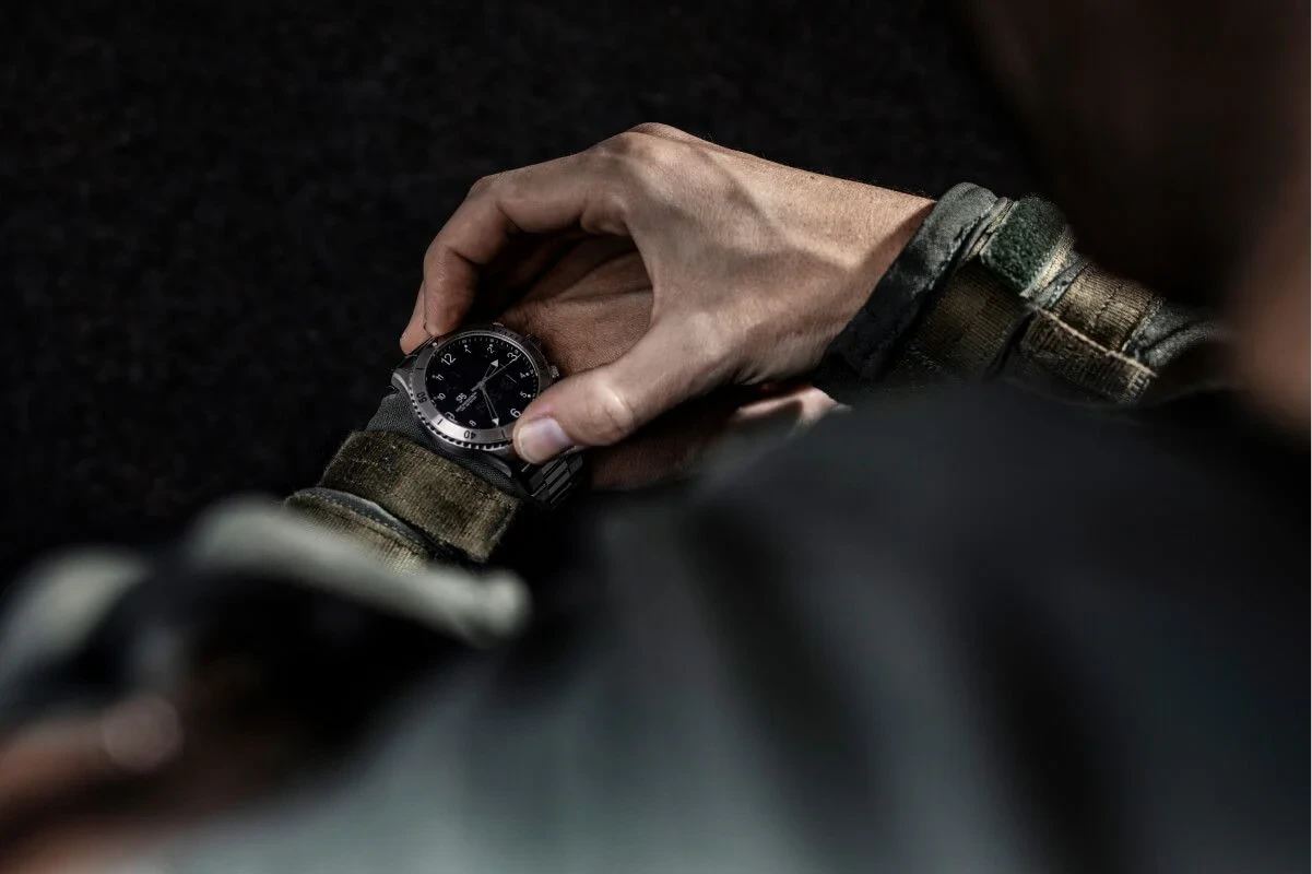 Sjöö Sandström UTC Skydiver 44mm, klocka som du kan handla till bra pris hos oss på Klockmaster.