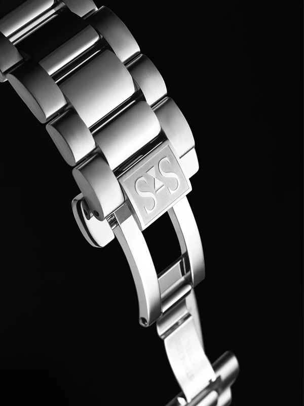 Sjöö Sandström Jubilee Steel Gent 40mm, klocka som du kan handla till bra pris hos oss på Klockmaster.
