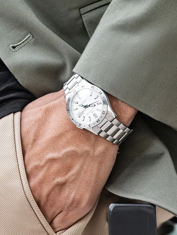 Sjöö Sandström Royal Steel Worldtimer 36mm 020593, klocka som du kan handla till bra pris hos oss på Klockmaster.