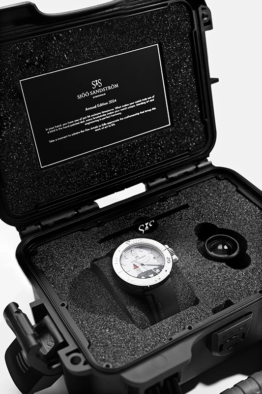 Sjöö Sandström Landsort 42.5mm Annual Edition 2024 021453, klocka som du kan handla till bra pris hos oss på Klockmaster.