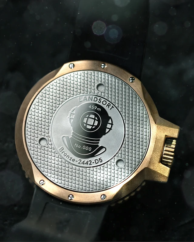 Sjöö Sandström Landsort 459m Bronze 42.5mm 021484, klocka som du kan handla till bra pris hos oss på Klockmaster.