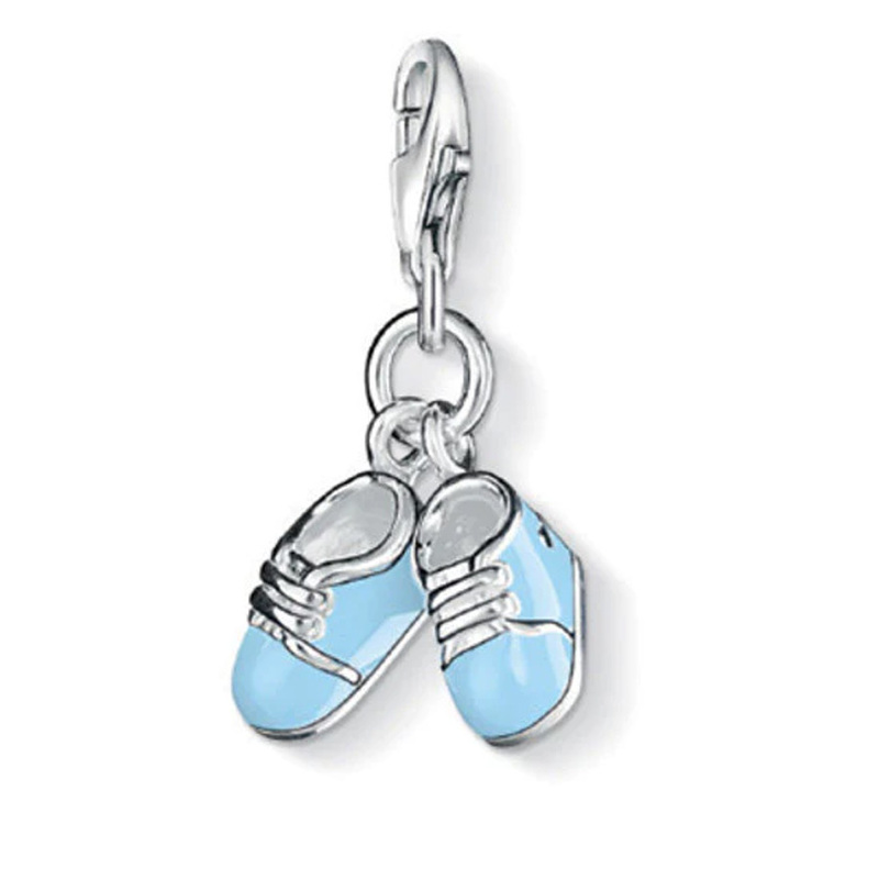 Thomas Sabo Charm Pendant Blue Baby Shoes 0822-007-1, handla denna klocka online eller i butik hos klockmaster