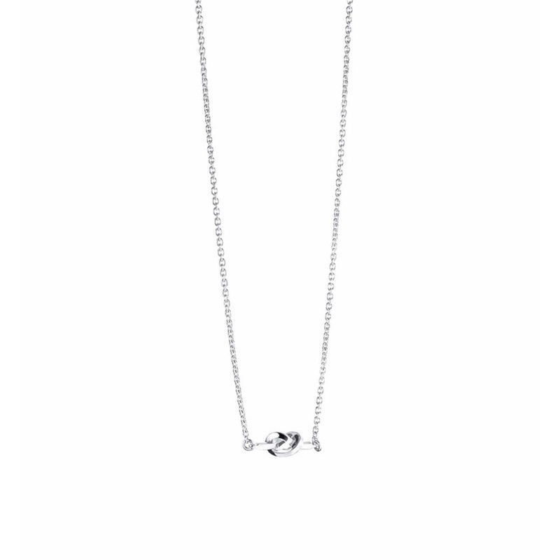 Efva Attling Halsband Love Knot – Silver 10-100-00966-4245, handla denna klocka online eller i butik hos klockmaster