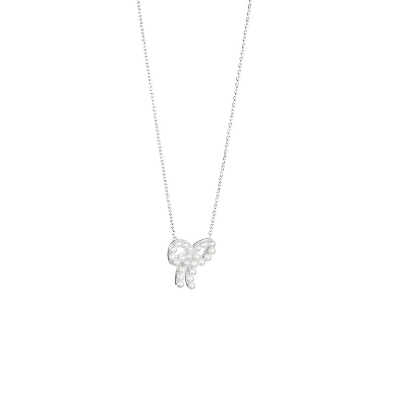 Efva Attling Halsband Mini Pearls Bow - Silver 10-100-01603-4245, handla denna klocka online eller i butik hos klockmaster