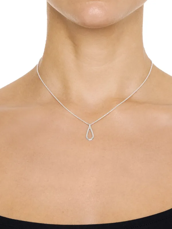 Efva Attling Halsband Hooked On A Feeling Silver 10-100-02397-4045, klocka som du kan handla till bra pris hos oss på Klockmaster.