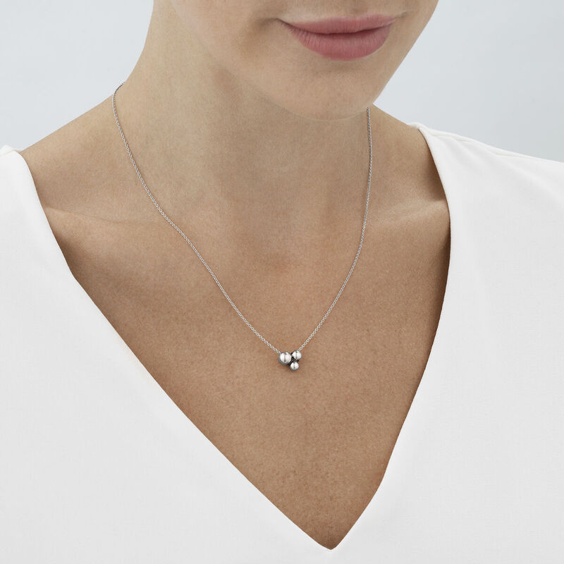 Georg Jensen Moonlight Grapes Hängsmycke 10014437, handla denna klocka online eller i butik hos klockmaster