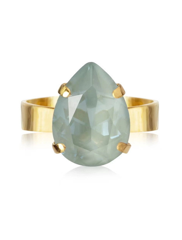 Caroline Svedbom Mini Drop Ring - Guld / Agave Ignite 100273139401, handla denna klocka online eller i butik hos klockmaster