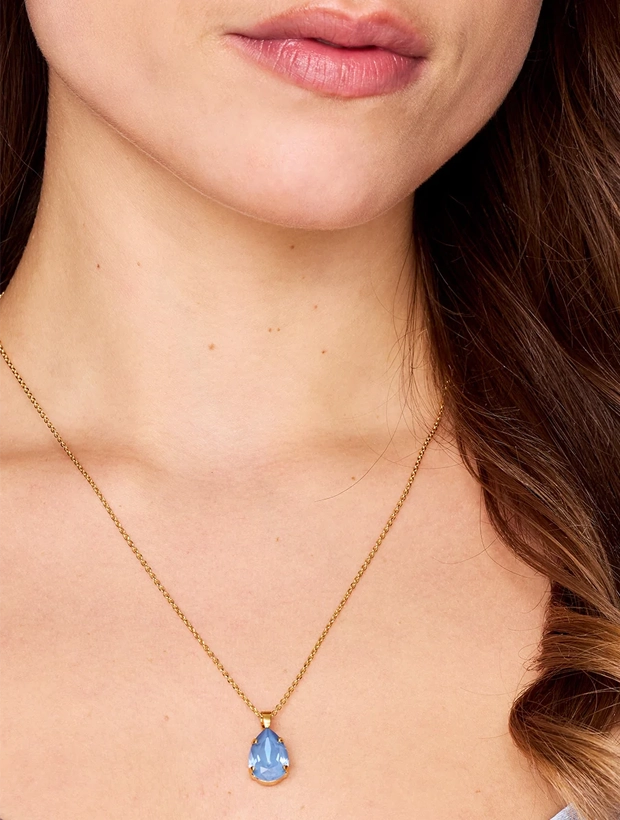 Caroline Svedbom Mini Drop Halsband - Guld / Denim Ignite 100275139801, klocka som du kan handla till bra pris hos oss på Klockmaster.