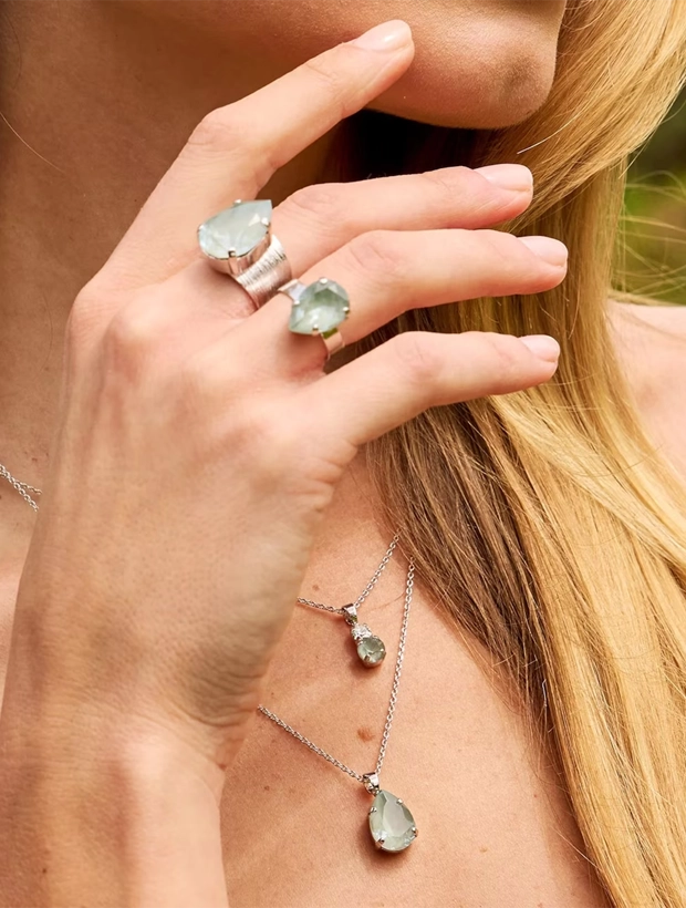 Caroline Svedbom Mini Drop Halsband - Silver / Agave Ignite 100276139401, klocka som du kan handla till bra pris hos oss på Klockmaster.