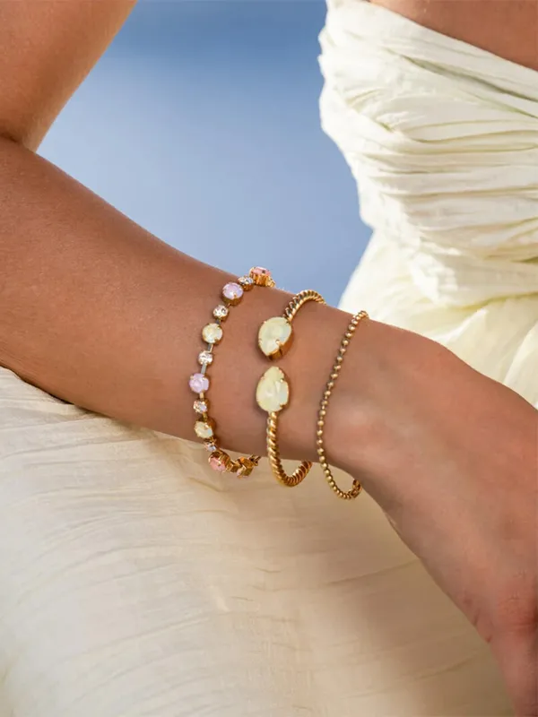 Caroline Svedbom Armband Mini Drop Soft Yellow 100277133901, klocka som du kan handla till bra pris hos oss på Klockmaster.