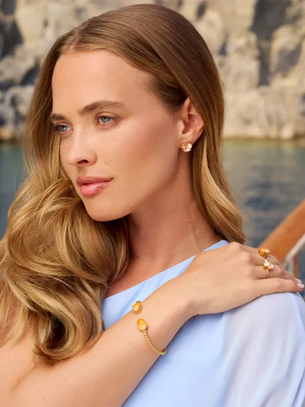 Caroline Svedbom Armband Mini Drop Mango Delite 100277137601, klocka som du kan handla till bra pris hos oss på Klockmaster.