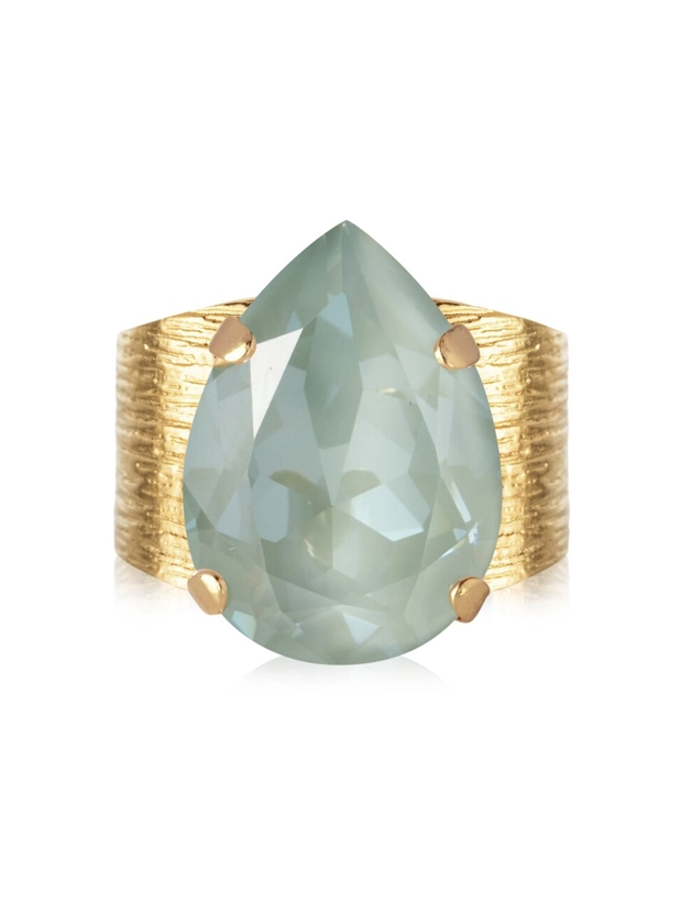 Caroline Svedbom Classic Drop Ring - Guld / Agave Ignite 101622139401, handla denna klocka online eller i butik hos klockmaster