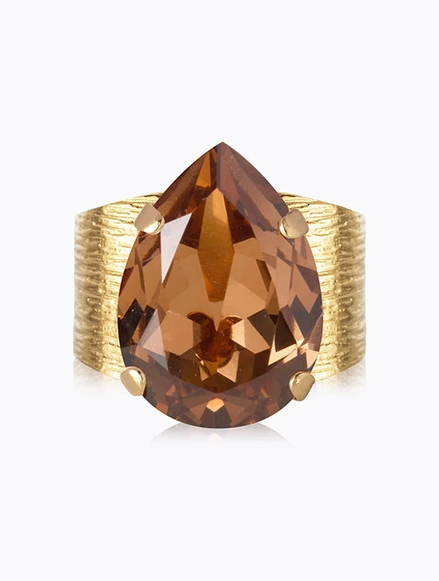 Caroline Svedbom Classic Drop Ring – Guld / ReCreated Light Smoked Topaz 101622139701, handla denna klocka online eller i butik hos klockmaster
