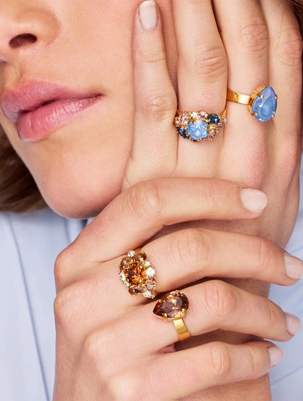 Caroline Svedbom Molly Ring - Guld / Smoked Blue Combo 101804140101, klocka som du kan handla till bra pris hos oss på Klockmaster.