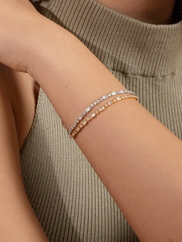 Caroline Svedbom Armband Evelyne Guld 101937100101, klocka som du kan handla till bra pris hos oss på Klockmaster.