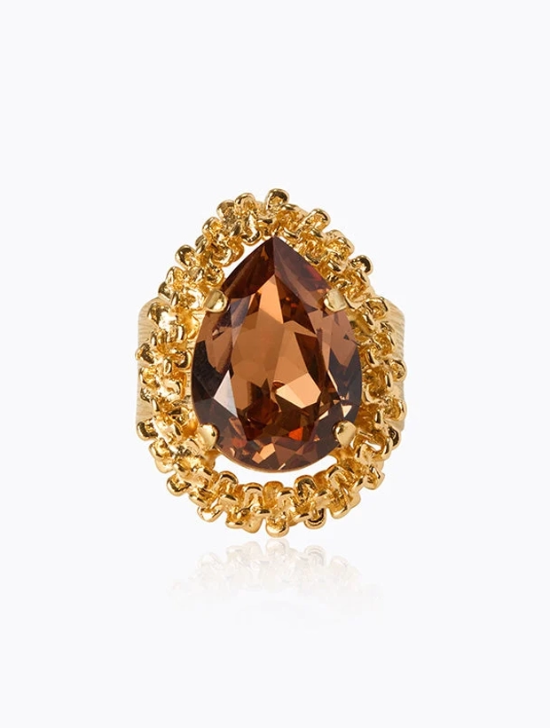 Caroline Svedbom Classic Gemma Ring – Guld / ReCreated Light Smoked Topaz 101943139701, handla denna klocka online eller i butik hos klockmaster