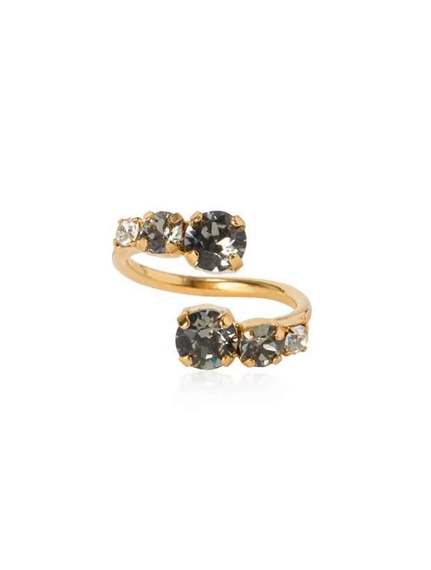 Caroline Svedbom Halo Ring - Guld / Black Diamond + Crystal 102017139601, handla denna klocka online eller i butik hos klockmaster