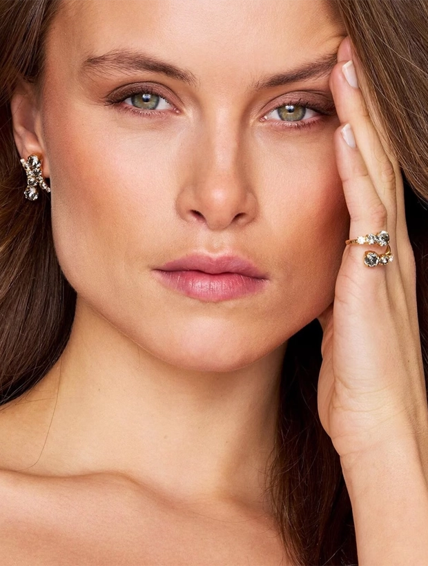 Caroline Svedbom Halo Ring - Silver / Black Diamond + Crystal 102018139601, klocka som du kan handla till bra pris hos oss på Klockmaster.
