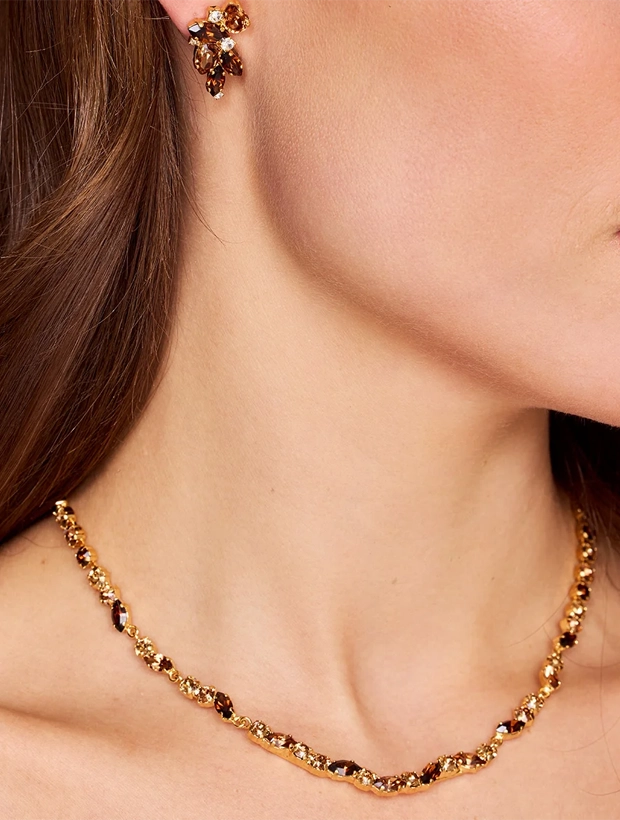 Caroline Svedbom Alelia Halsband - Guld / ReCreated Topaz Combo 102141139901, klocka som du kan handla till bra pris hos oss på Klockmaster.