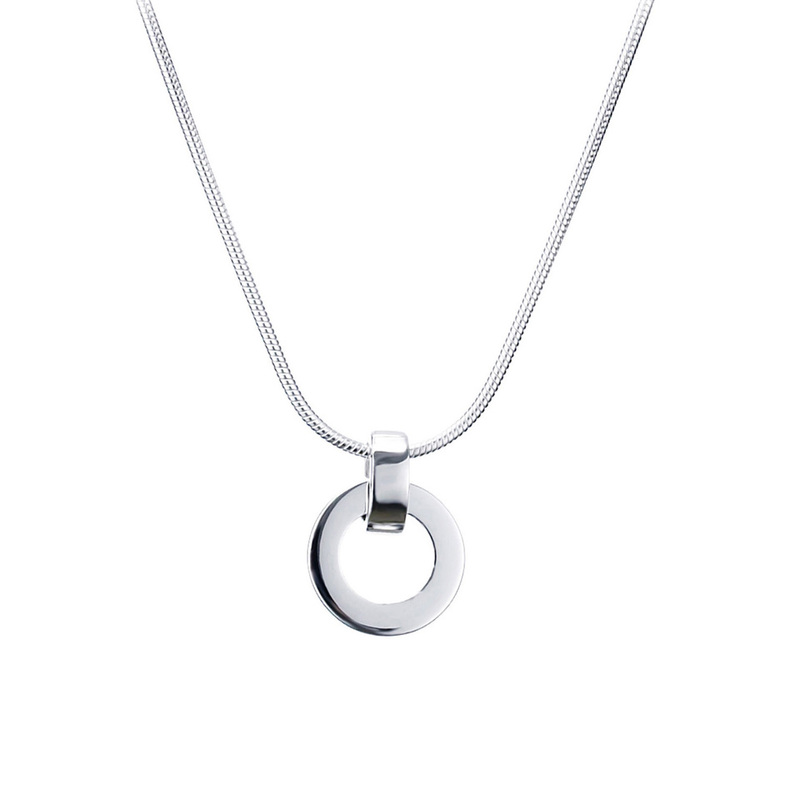Efva Attling Halsband Ring Around Pendant - Silver 11-100-00555-0000, handla denna klocka online eller i butik hos klockmaster