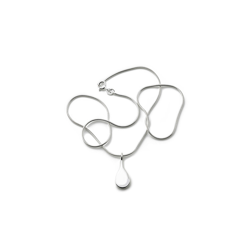 Efva Attling Halsband Happy Tear Pendant - Silver 11-100-00696-0045, handla denna klocka online eller i butik hos klockmaster