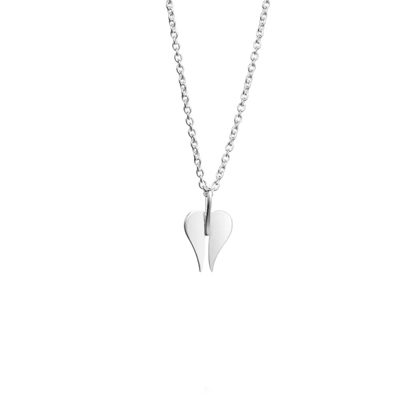 Efva Attling Halsband Little Angel Pendant - Silver 11-100-01278-0000, handla denna klocka online eller i butik hos klockmaster