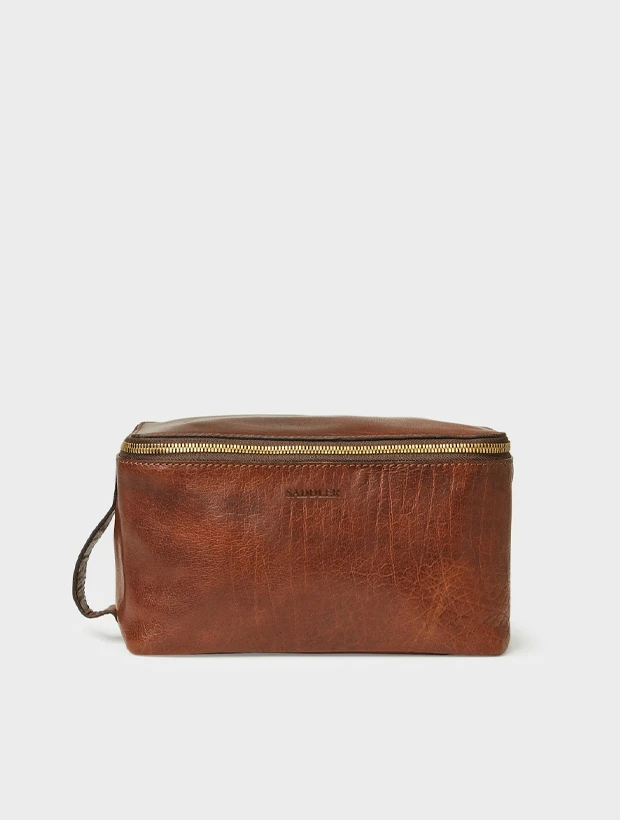 Saddler Barolo Necessär - Brun 110270046000, handla denna klocka online eller i butik hos klockmaster