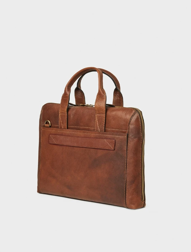 Saddler Gustav Datorväska 15" - Brun 112600046000, klocka som du kan handla till bra pris hos oss på Klockmaster.