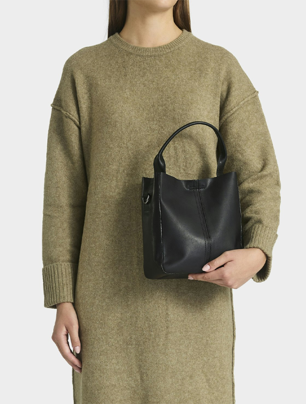 Saddler Elsa Mini Toteväska - Svart 114830001000, klocka som du kan handla till bra pris hos oss på Klockmaster.