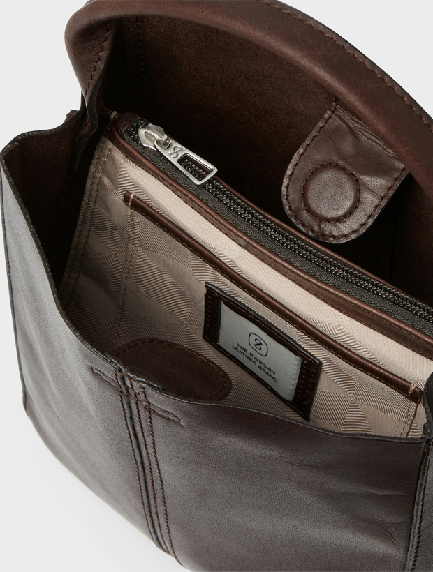 Saddler Elsa Mini Toteväska - Mörkbrun 114830004000, klocka som du kan handla till bra pris hos oss på Klockmaster.
