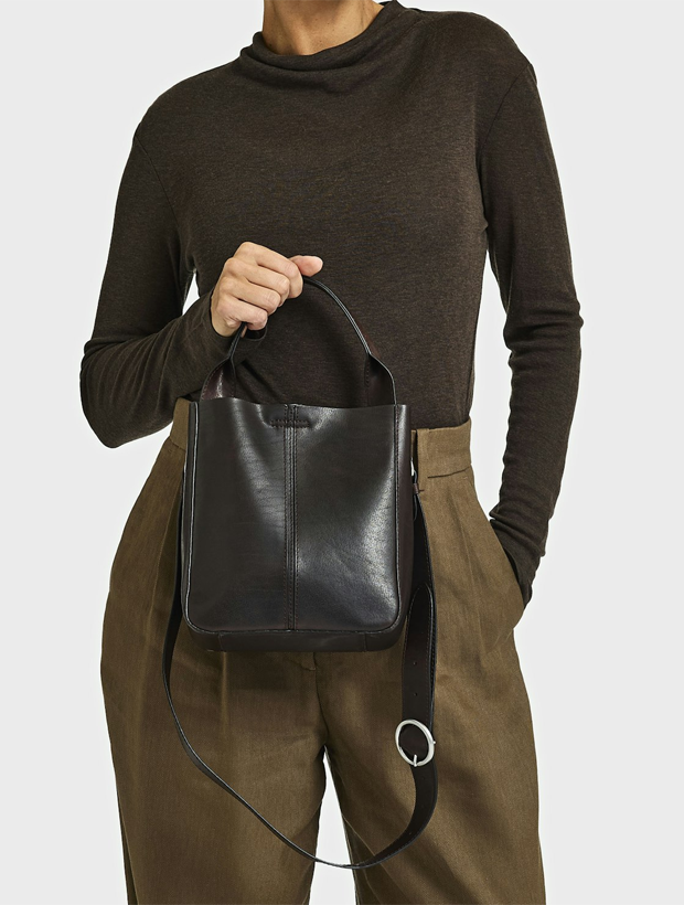 Saddler Elsa Mini Toteväska - Mörkbrun 114830004000, klocka som du kan handla till bra pris hos oss på Klockmaster.
